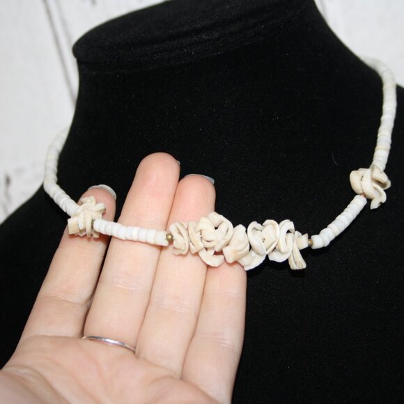 Beautiful vintage white shell necklace 16" - Picture 3 of 5